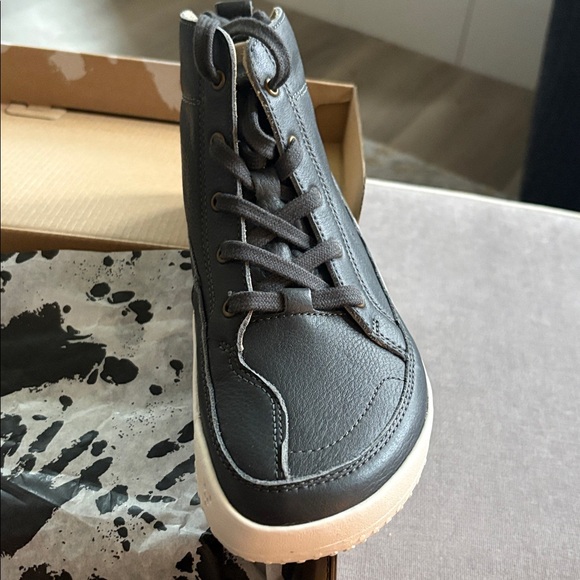 NIB [Vivobarefoot] Junior Gobi Boots High-Top Sneakers Youth EU 35 / US 4 - Picture 8 of 14